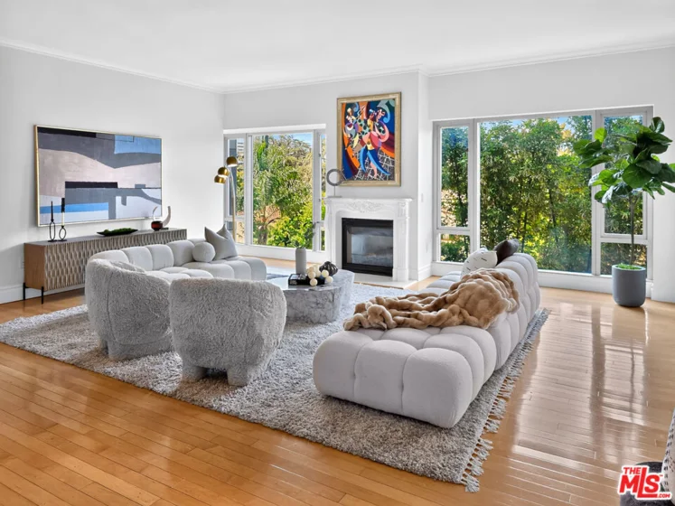 10727 Wilshire Boulevard #404 photo 3