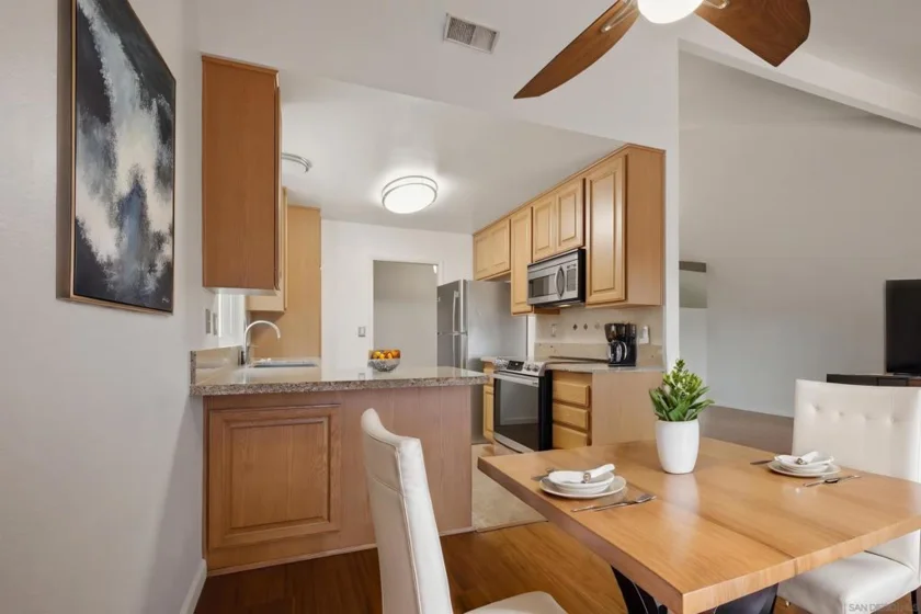 1612 Bridgeview Drive photo 3