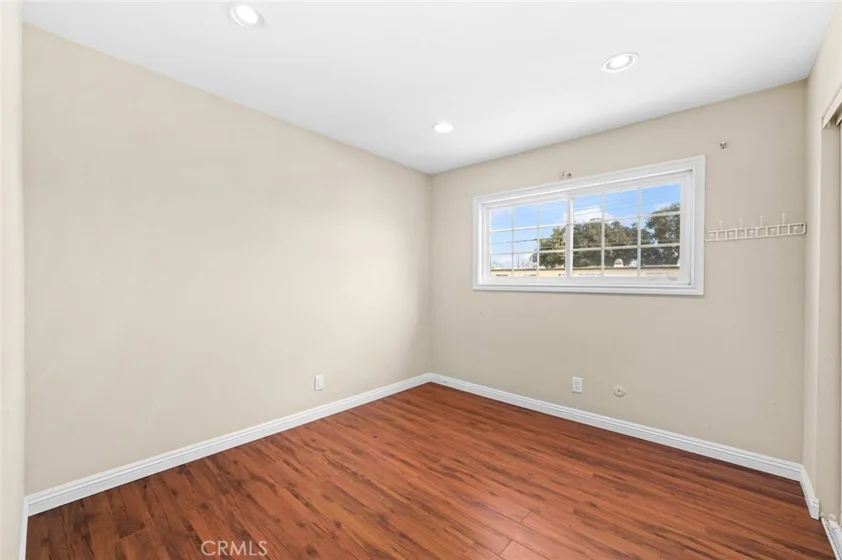 1804 W Glenoaks Avenue photo 10