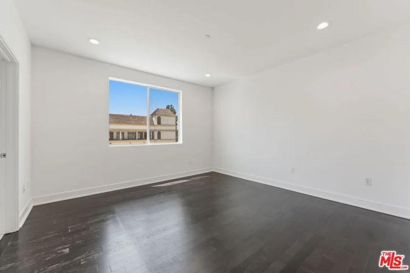 12837 Moorpark Street #313 photo 18