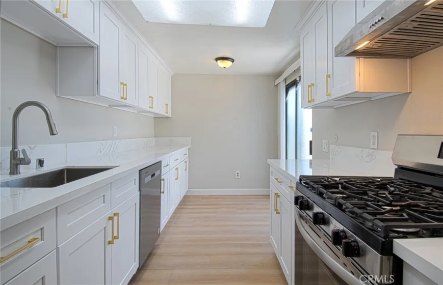 2943 Pembroke Court photo 4