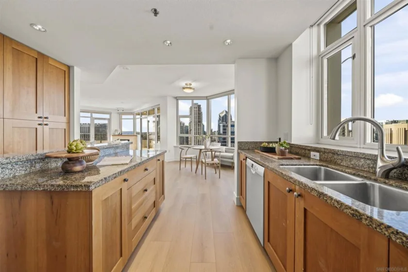 700 W Harbor #2501 photo 29