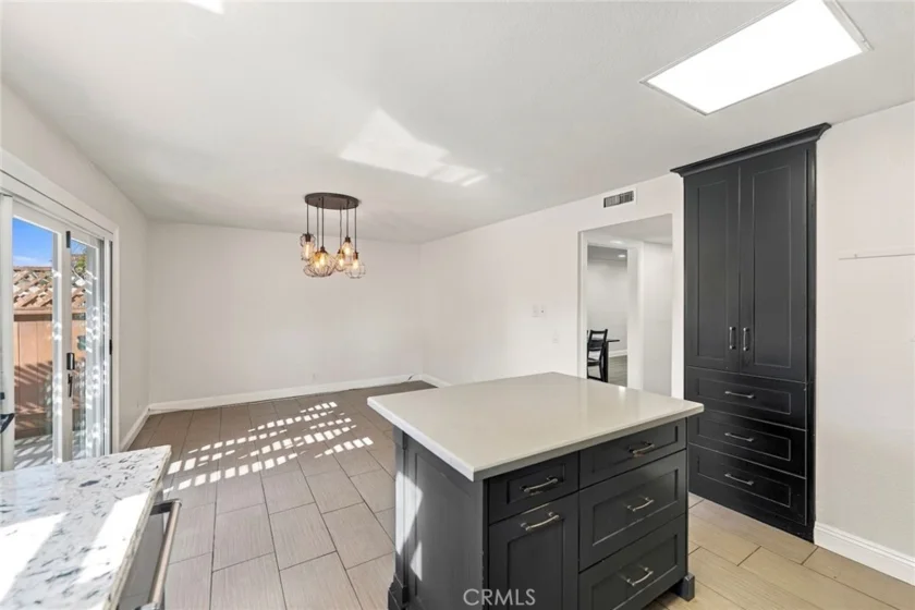 4435 Larwin photo 8