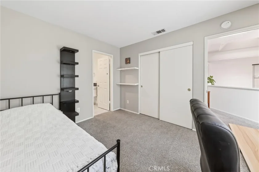 512 S Hollydale photo 19