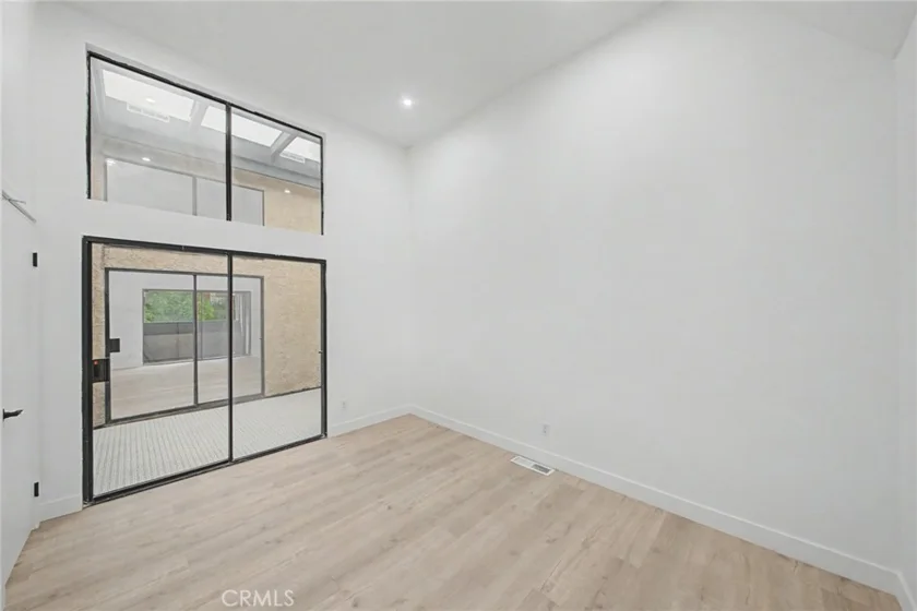 421 S Van Ness photo 9