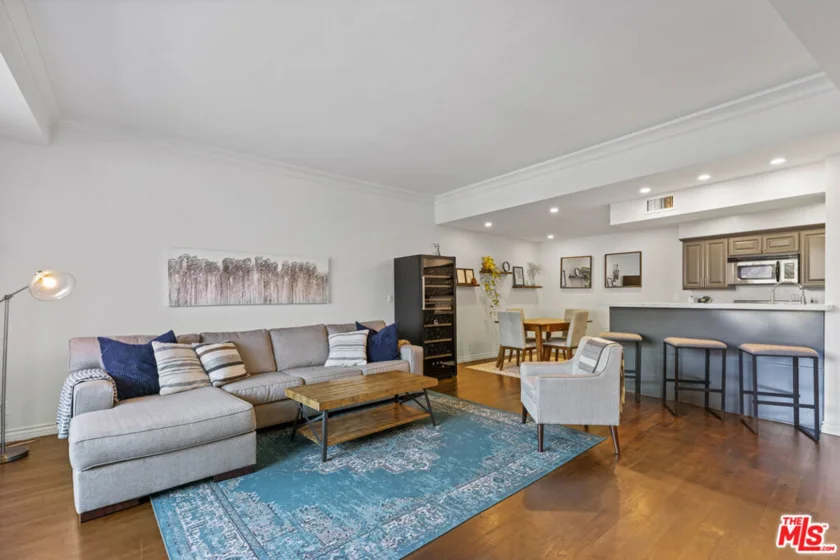 7250 Franklin Avenue #303 photo 1