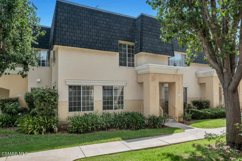 19208 Hamlin Street #4 photo 1