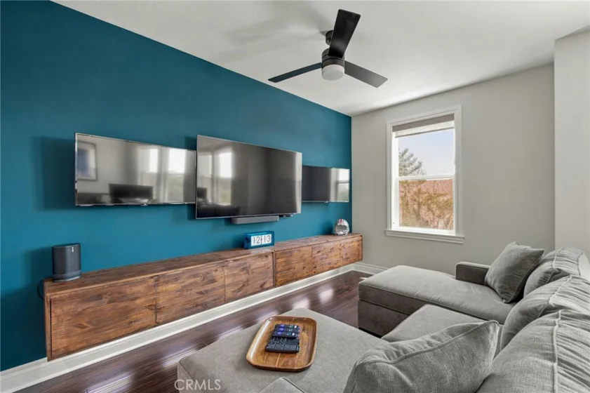 12 Midtown photo 31