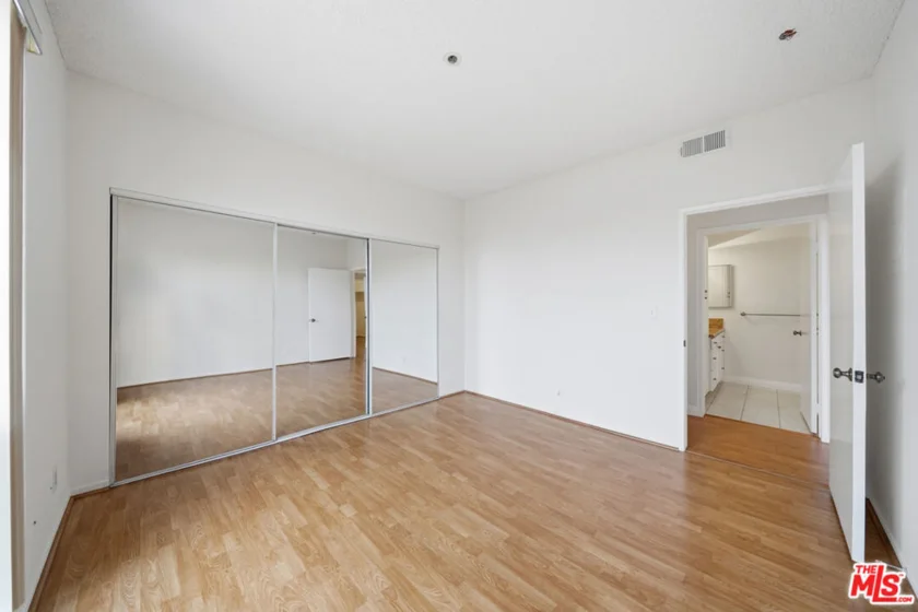 533 S St Andrews Place #313 photo 3