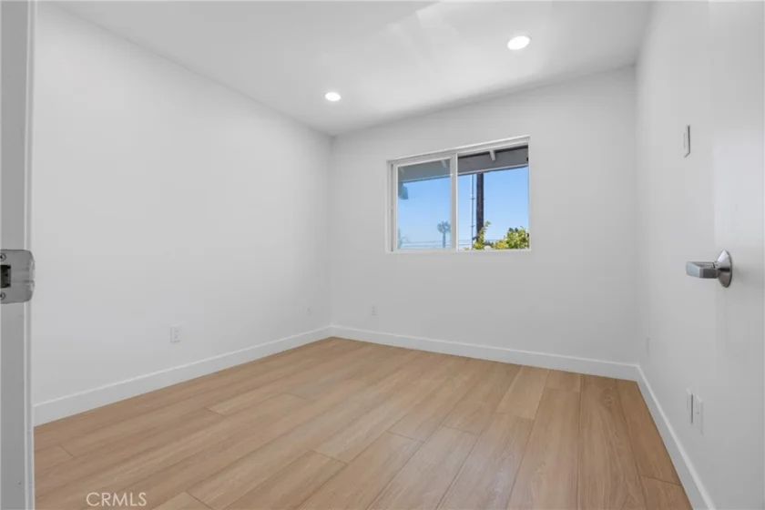 645 W Regent photo 21