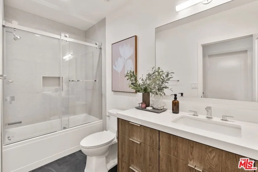 10620 Eastborne Avenue #102 photo 21