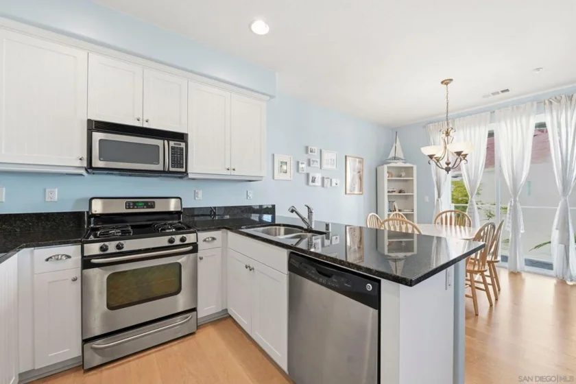 845 Harbor Cliff Way #305 photo 17