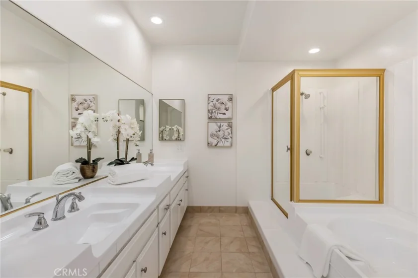 5216 Yarmouth Avenue #105 photo 16