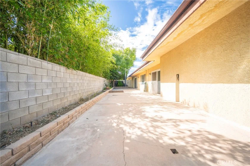 8120 Canby Ave #6 photo 36