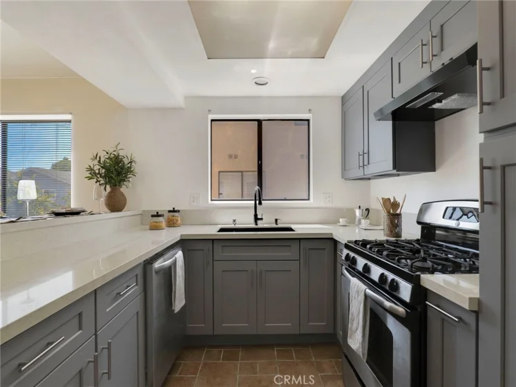 18954 Sherman Way #9 photo 1