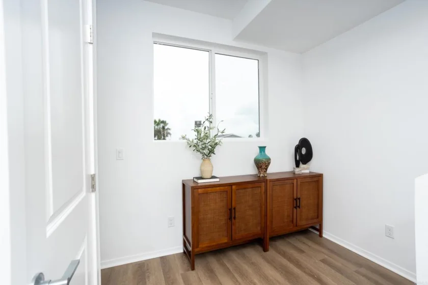 4984 Ocean View Boulevard photo 3