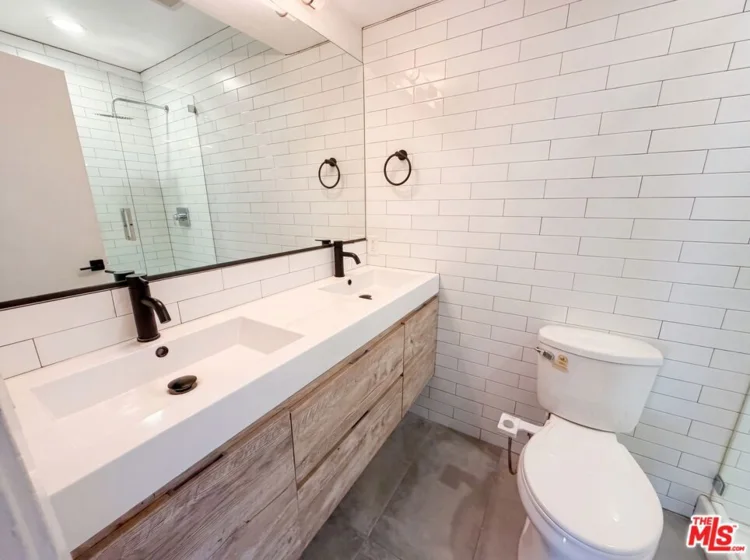 7300 Corbin Avenue #M photo 13