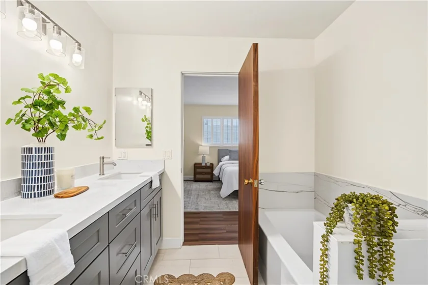 N Laurel Avenue #202 photo 7