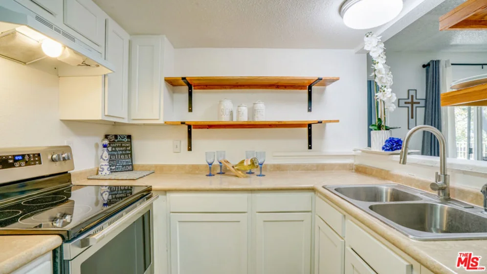 302 E Chestnut Avenue #215 photo 9