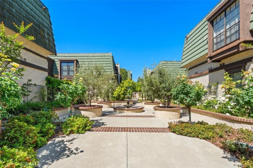 885 S Orange Grove #2 photo 3