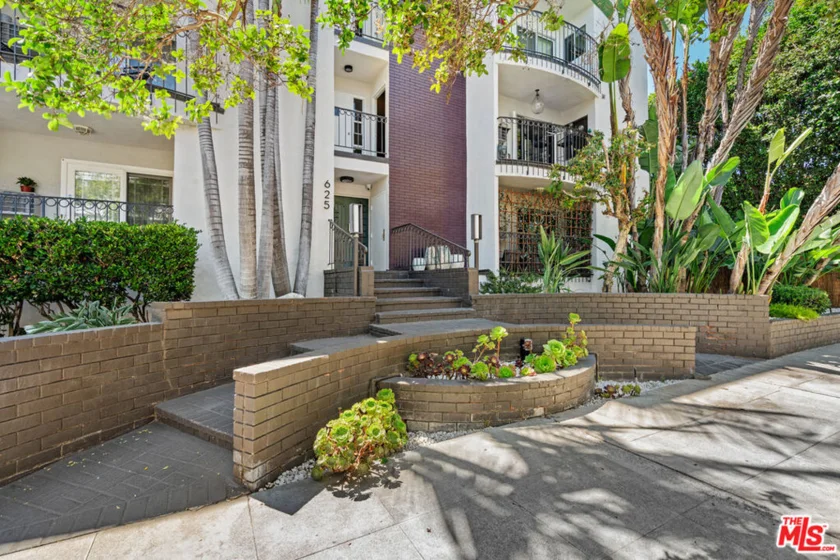 625 N Flores Street #304 photo 2