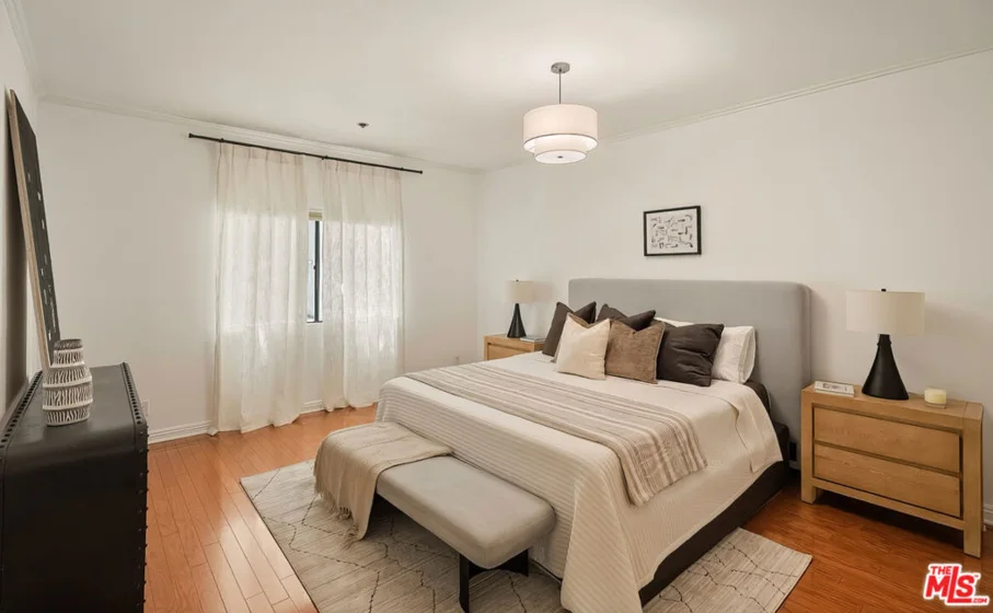 621 S Barrington Avenue #110 photo 24