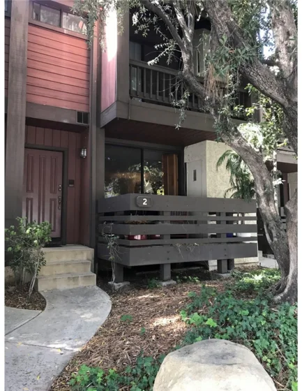 21931 Burbank Boulevard #2 photo 1