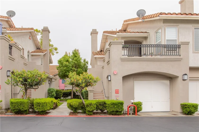 210 California Court photo 38