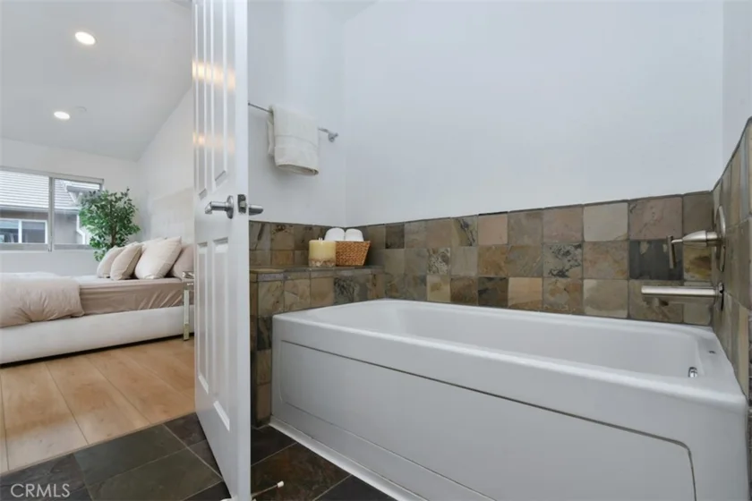 10918 Morrison Street #3 photo 25