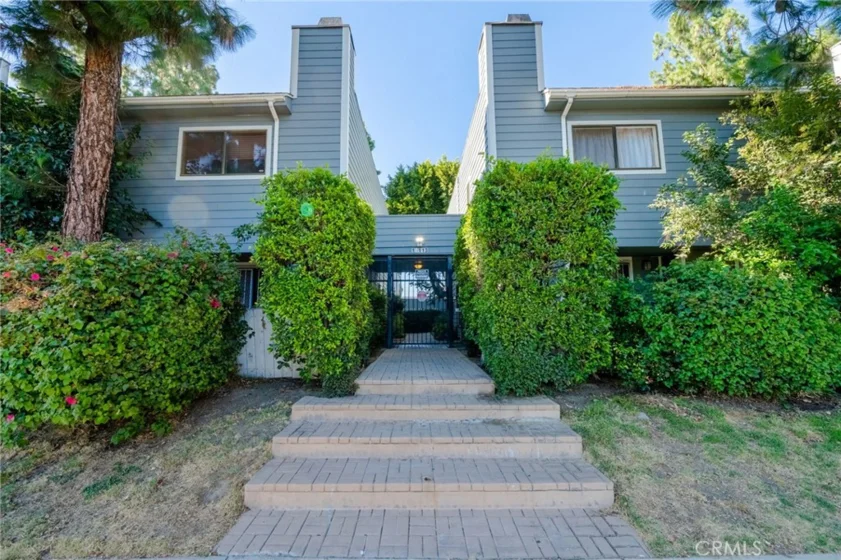 15113 Saticoy Street #20 photo 1