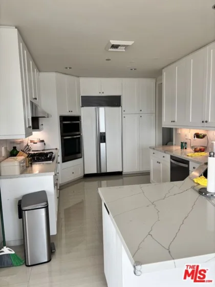 10727 Wilshire Boulevard #2002 photo 18