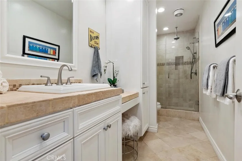 15248 Dickens Street #102 photo 25
