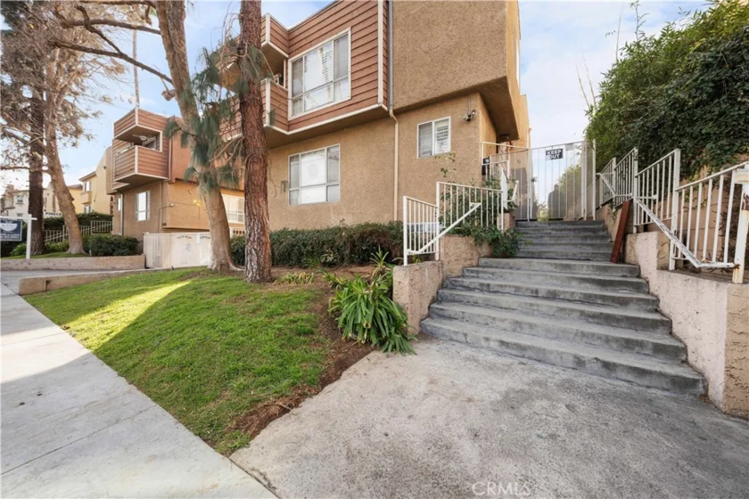 7319 Hazeltine Avenue #18 photo 1