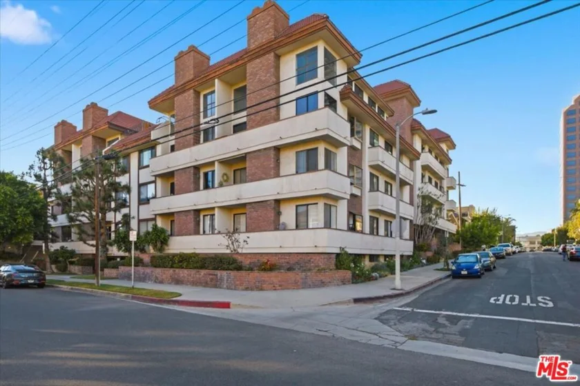 1271 Granville Avenue #402 photo 40