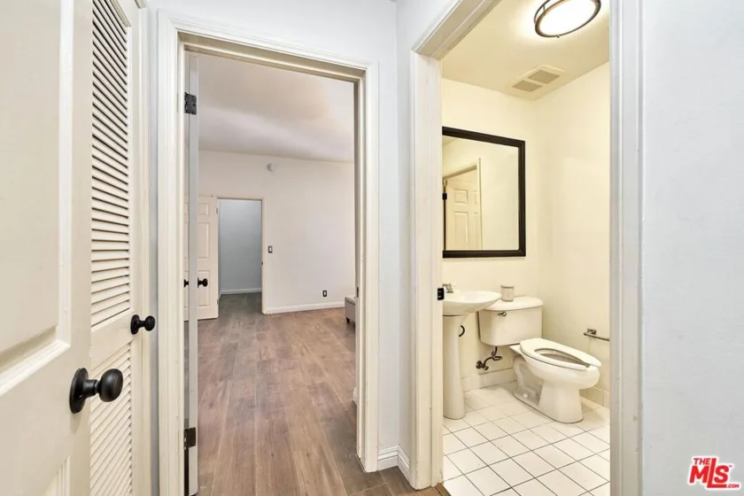420 S Barrington Avenue #102 photo 14
