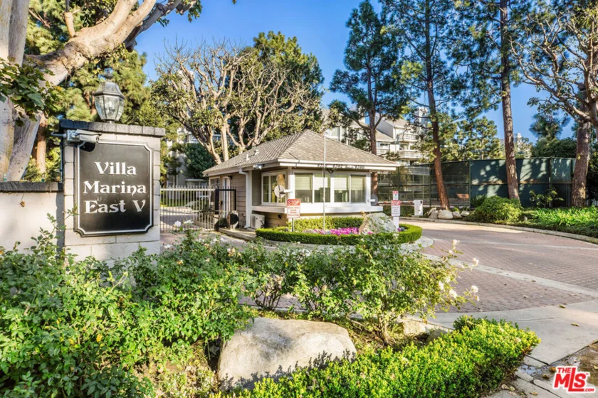 4342 Redwood Avenue #C301 photo 1