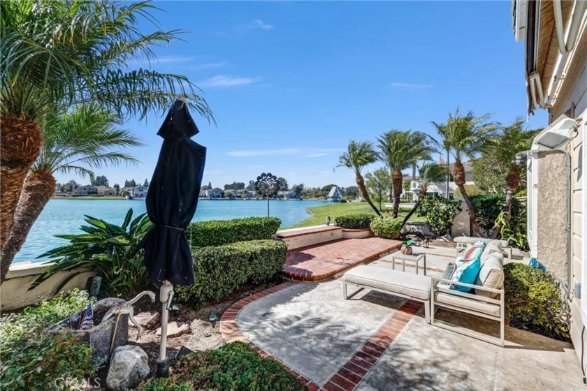 70 Fairlake photo 43
