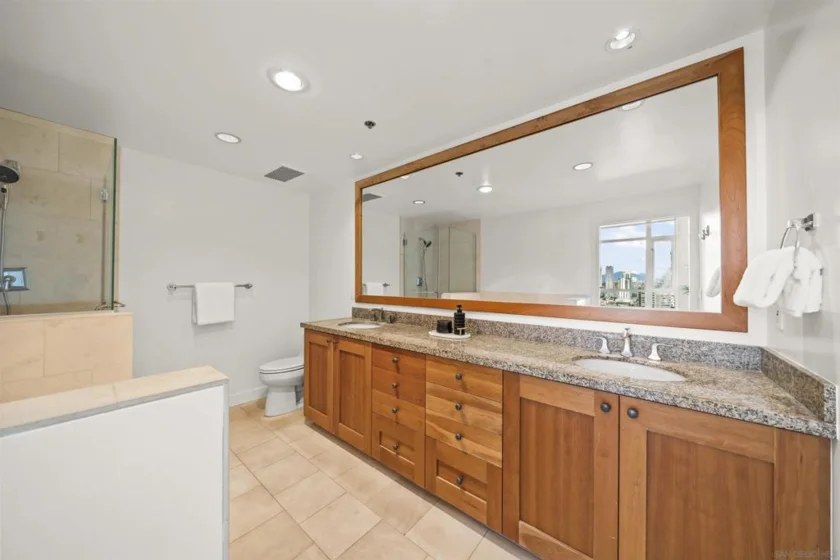700 W Harbor #2501 photo 36