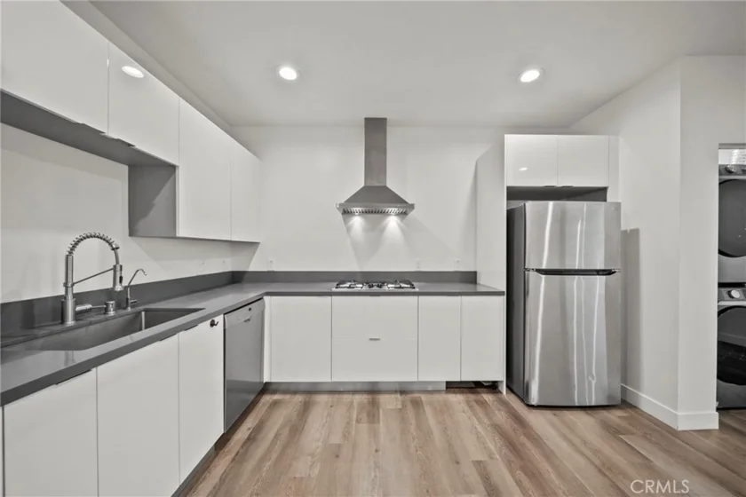 900 S Kenmore Avenue #504 photo 27