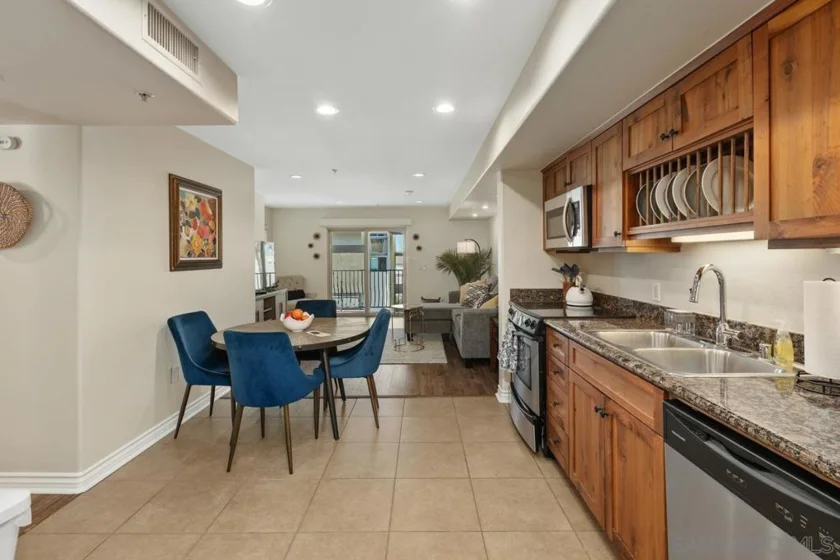 801 W Hawthorn Street #301 photo 13