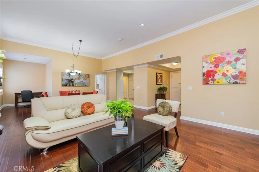 610 S Wilton Place #402 photo 30