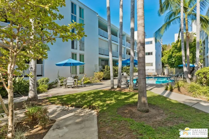 848 N Kings Road #102 photo 22