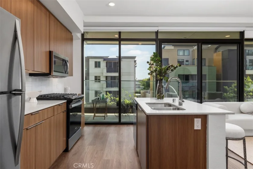 709 E Walnut Street #315 photo 14