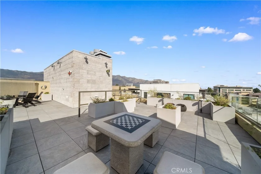 709 E Walnut Street #214 photo 50