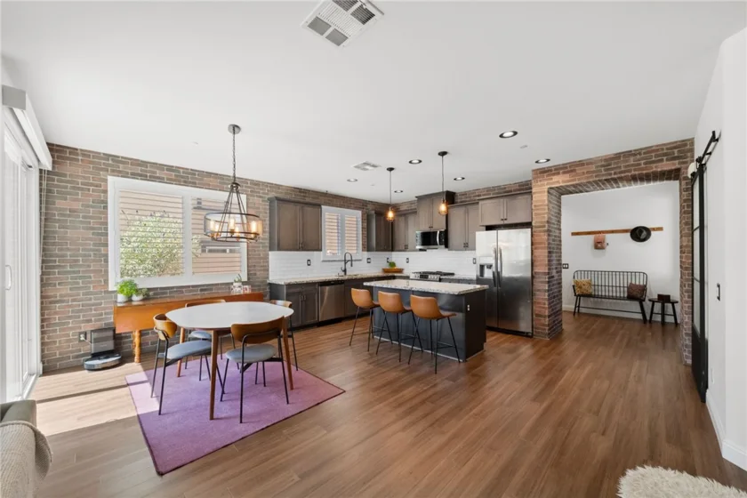 24237 Hazelnut Avenue photo 4