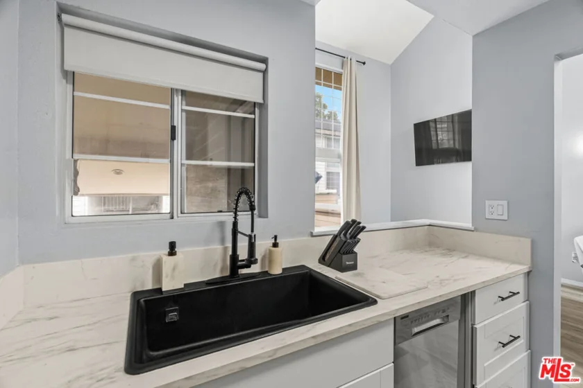 11150 Glenoaks Boulevard #178 photo 3