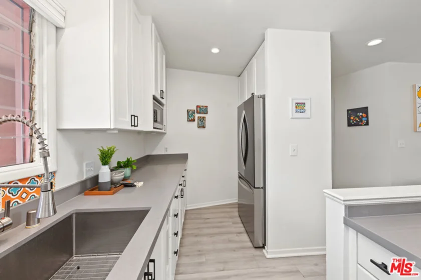 1400 N Hayworth Avenue #6 photo 8
