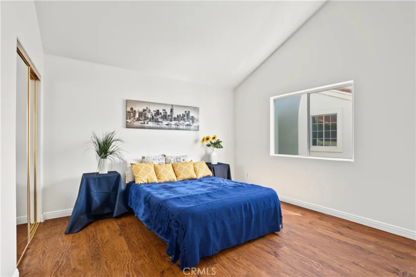 18334 Keswick Street photo 18