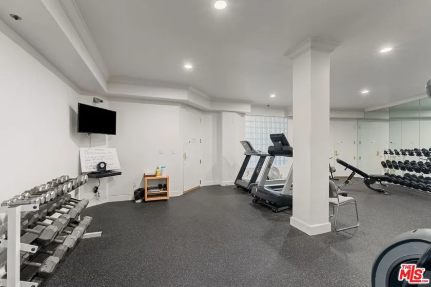 390 S Sepulveda Boulevard #409 photo 29