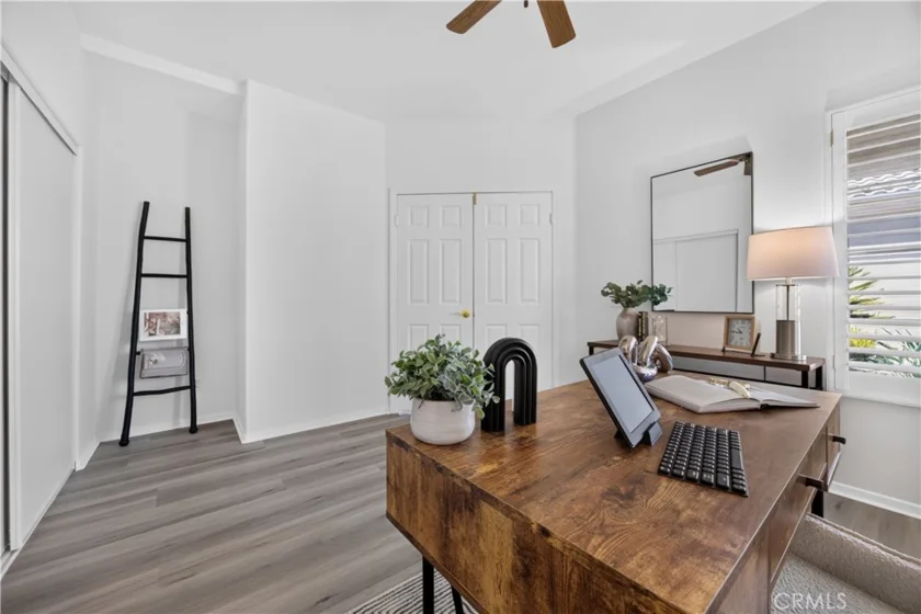 40221 Colony photo 19